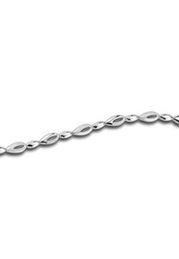 Bracelet à chaîne en argent composé de maillons ovales avec des surfaces polies et texturées, présentant un mélange d'éléments lisses et réfléchissants.