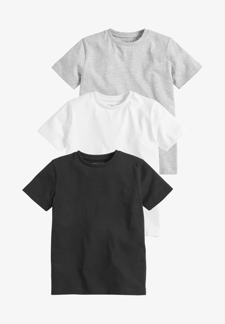 Három rövid ujjú póló egymásra helyezve: szürke, fehér és fekete. Pamutból készült, kerek nyakkivágással és egyszerű dizájnnal, egyszínű kivitelben.