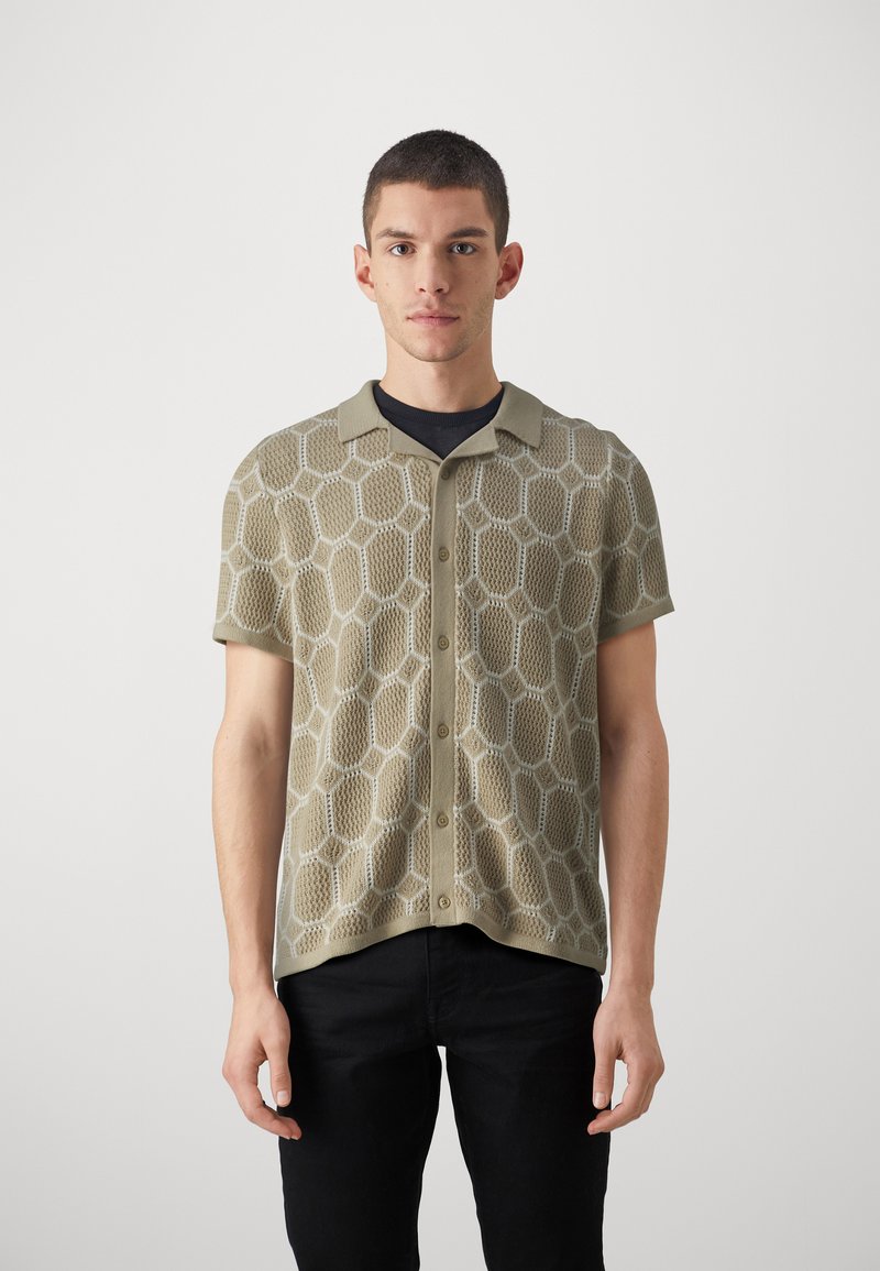 Hollister Co. PATTERN - Camicia - whisper white / pumice stone/marrone ...
