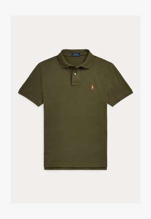 Olivgrünes Polohemd mit kurzen Ärmeln, zwei Knöpfen und orange besticktem Ralph Lauren-Logo auf der linken Brust.