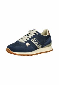 Marineblaue Sneakers mit einer Mesh-Oberfläche, ausgestattet mit einem beigen Logo-Streifen, kontrastierenden Schnürsenkeln und einer Gummisohle mit strukturiertem Muster.