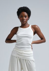 Seamless Basic DAZE - Top - off white