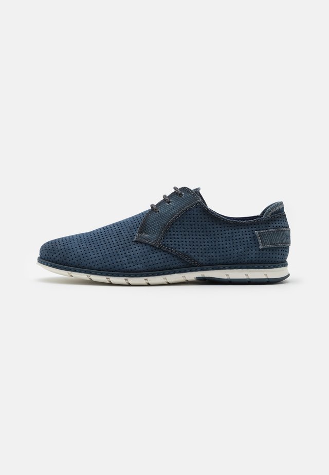 SILVAN - Sznurowane obuwie sportowe - blue
