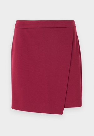 Wrap-style skirt in deep burgundy, made of soft fabric. Features a smooth waistband and an asymmetric hemline for a fluid silhouette.