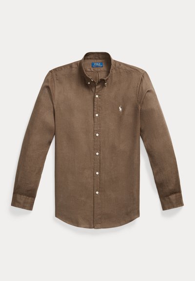 Cămașă maro cu mâneci lungi, nasturi, guler cu nasturi și logo Polo Ralph Lauren brodat alb pe piept.