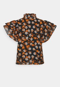 Blusa nera floreale con colletto alto, decorata con fiori arancioni e grigi, e ampie maniche a balze realizzate in tessuto leggero.