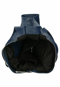 Blauwe leren tas met een gestructureerd uiterlijk en zwarte stoffen voering. Het interieur heeft meerdere vakken en een ritszak.