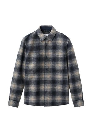 Overhemd met knoopsluiting in een geruite stof; marineblauw en beige flanellen materiaal; klassieke kraag, lange mouwen en knoopsluiting.