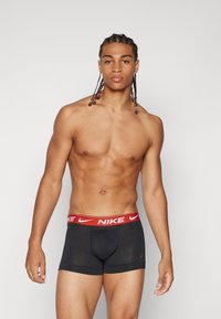 Nike Underwear TRUNK 3 PACK - Uske bokserice - black moon/dragon red/armory navy