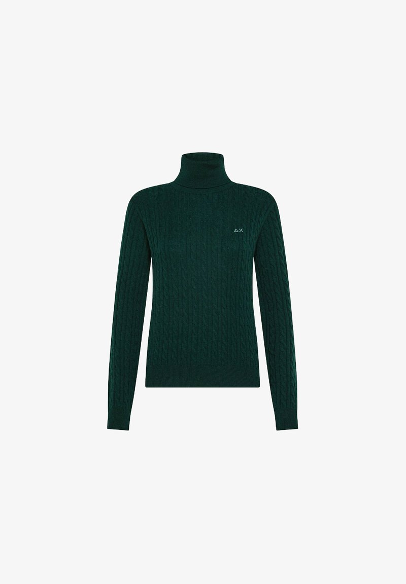 Maglione a collo alto in maglia a treccia di colore verde scuro, con maniche lunghe. Presenta polsini e orlo a coste, realizzato in tessuto a maglia testurizzato. Piccolo logo sul petto.