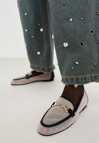 GRAICE - Loaferit/pistokkaat - black/nude