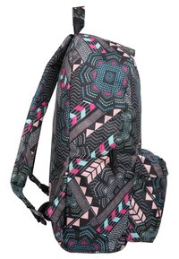 Rugzak met verstelbare banden, voorzien van kleurrijke geometrische en bloemmotieven in roze, blauw en zwart tinten.