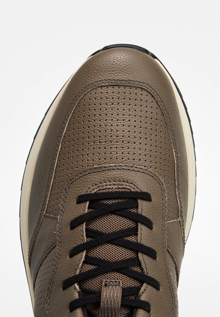 Sneaker low