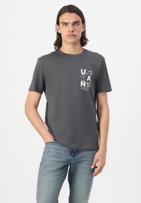 TOM TAILOR DENIM Marškinėliai su spaudiniu - ash grey