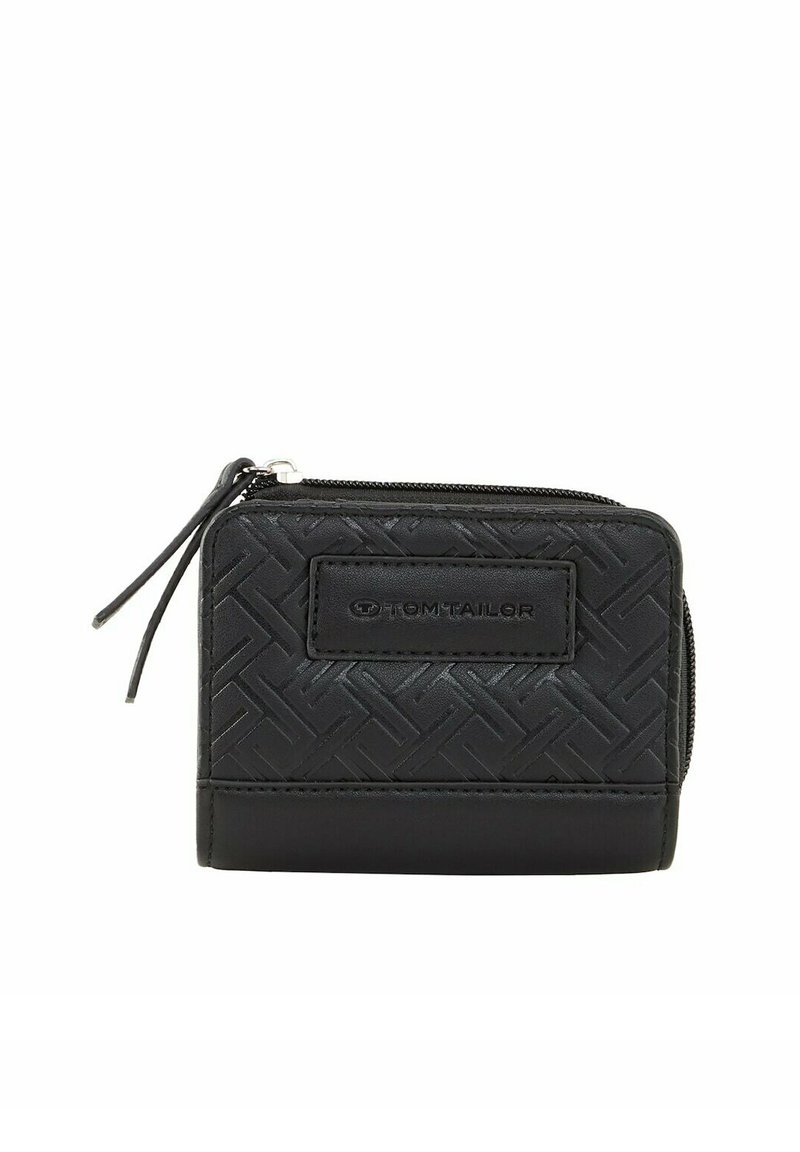 Portafoglio nero con zip realizzato in materiale sintetico testurizzato, caratterizzato da un motivo intrecciato e da una placca con il marchio. Forma rettangolare compatta.
