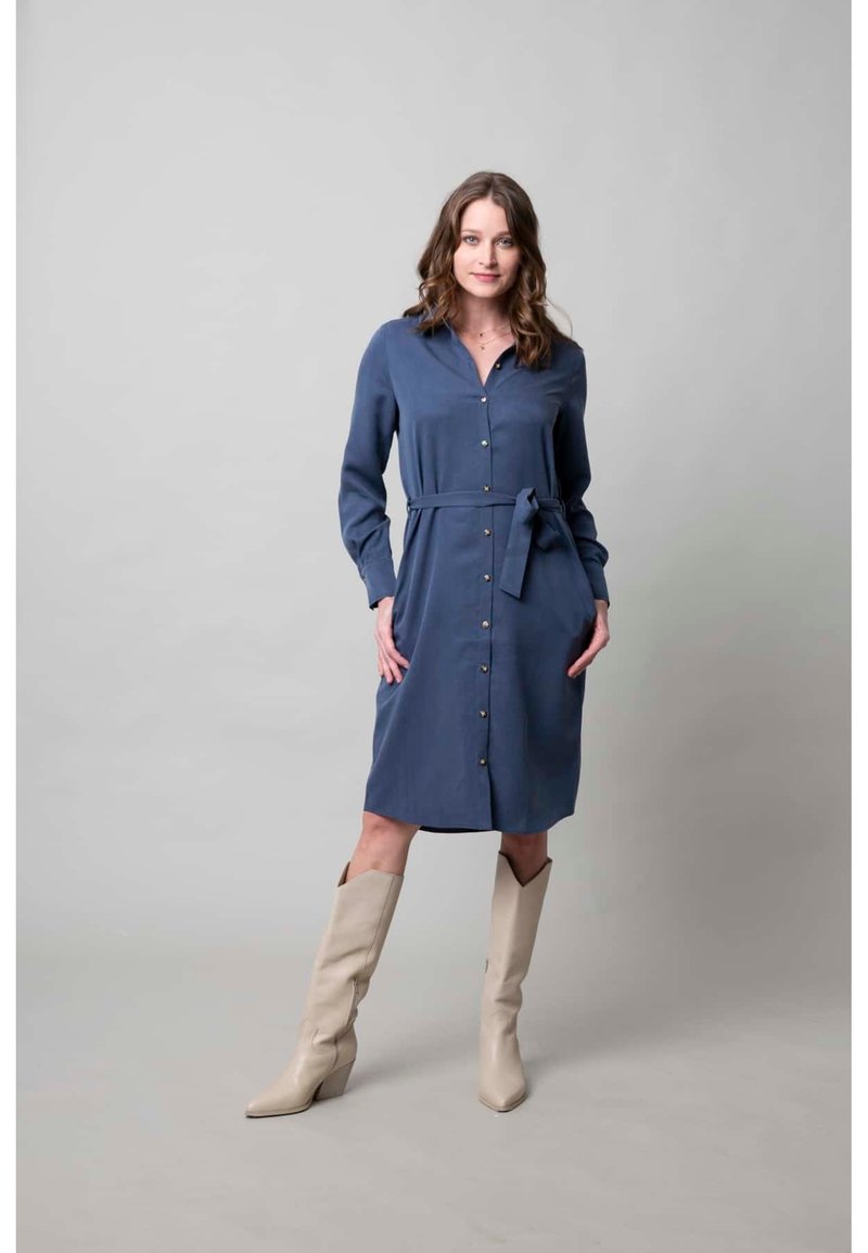 Damen Freizeitkleider | Marjolein Elisabeth Blusenkleid blauw/blau - RZ23050 Damen Freizeitkleider | Marjolein Elisabeth Blusenkleid blauw/blau - RZ23050