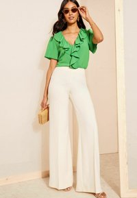 Friends Like These RUFFLE FRONT PUFF SLEEVE REGULAR FIT - Bluse - seersucker lime