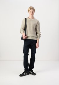 Jack & Jones JJJONES CREW NECK - Džemperis - white/crockery