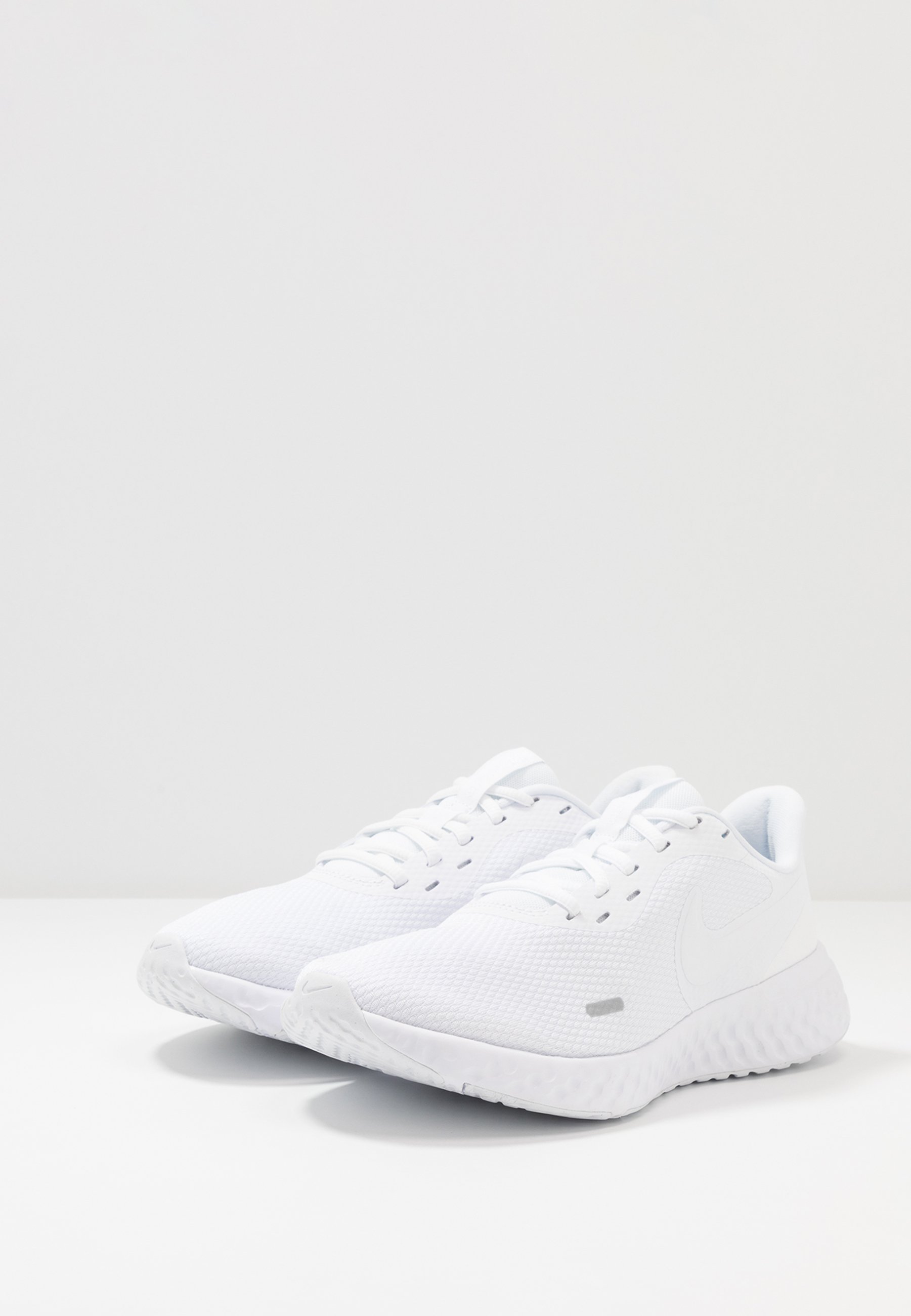 Nike Performance SCHUHE REVOLUTION 5 - Neutral running shoes - white -  Zalando.co.uk