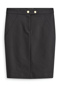 Černá tužková sukně z hladké tkaniny s přiléhavým střihem, která má v pase dva zlaté knoflíky a šikmé přední kapsy.