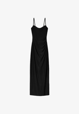 Rochie midi neagră cu bretele subțiri ajustabile, având un design drapat și o textură netedă. Fără modele vizibile sau aplicații.