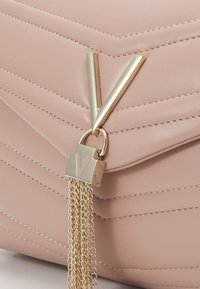 Valentino Bags PRIVILEGE - Taška s příčným popruhem - cipria