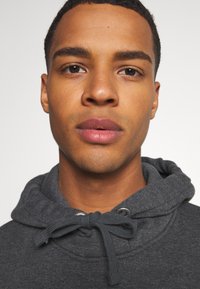 Alpha Industries HOODY - Felpa con cappuccio - charcoal heather/white