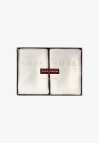 Silkeputevar i kremfarge, pent pakket i en rektangulær boks. Har preget skrift og en etikett som fremhever materialet.