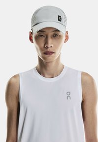 On LIGHTWEIGHT  - Pet - glacier