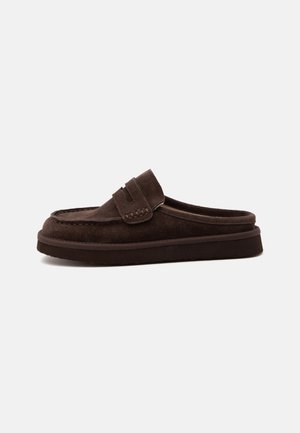 Bianco, BIASNOW MOC TOE SLIPPER - Chaussons - brown