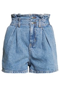Modré džínové šortky s vysokým pasem, nařaseným předním dílem, zapínáním na dva knoflíky a šitými detaily. Mají neopracovaný lem a boční kapsy.