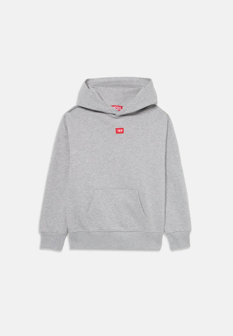 Graue Kapuzenjacke aus weichem Stoff mit einer vorderen Tasche, gerippten Ärmeln und Saum sowie einem kleinen roten Logo auf der Brust. Mit Kapuze.