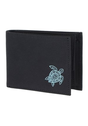 Portefeuille noir bifold avec un petit motif de tortue bleue de style tribal dans le coin inférieur droit, présenté partiellement ouvert.
