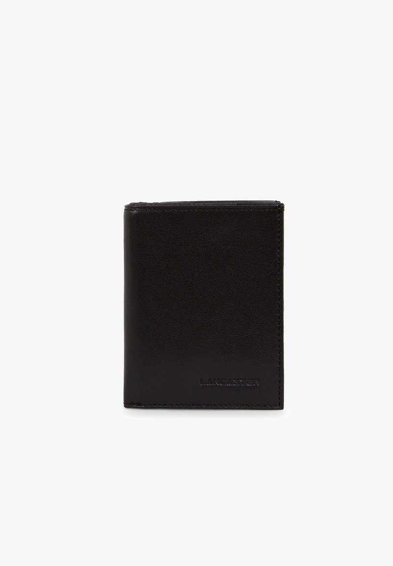 Portefeuille en cuir noir avec une surface texturée, design pliable, logo embossé sur le devant et couture horizontale le long des bords.