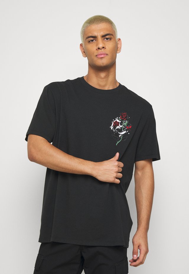 QUICKNESS CREW - Print T-shirt - black/white/red/green