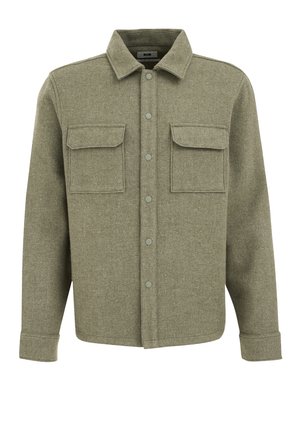 Giacca camicia in misto lana verde oliva con due tasche sul petto, bottoni a pressione e colletto. Tessuto testurizzato con una vestibilità strutturata.