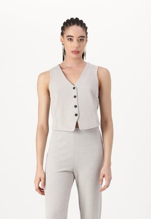 Cropped sleeveless top in light gray, featuring a V-neck and five black buttons. Textured fabric, paired with matching high-waisted pants.