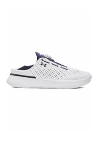 Scarpa sportiva bianca e blu navy slip-on con tomaia perforata, sistema di allacciatura con dial regolabile e suola imbottita etichettata 'FLOW'.