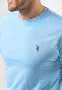 U.S. Polo Assn. - ARJUN - Basic póló - placid blue Miniatűr kép 1