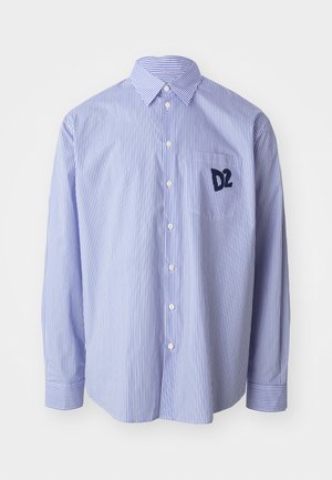 Camicia a maniche lunghe a righe blu e bianche in cotone. Presenta un colletto button-down e una tasca sul petto con un logo blu navy.