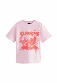 Rosa bomull t-shirt med korta ärmar som har en röd grafisk utskrift av "Oasis," ett albumomslag, och texten "Definitely Maybe."