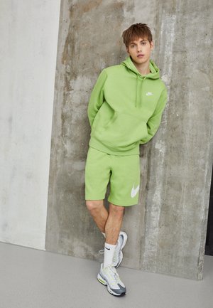 CLUB - Shorts - vivid green