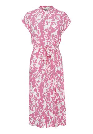 Ružové šaty po kolená s bielym abstraktným vzorom, krátke rukávy, mandarinový golier a opasok na viazanie v páse na nastaviteľné prispôsobenie.