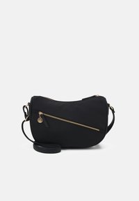 Schwarze Nylon-Crossbody-Tasche mit einer geschwungenen Form, goldfarbener Reißverschluss und abnehmbarem Tragegurt. Verfügt über eine Vorderseite mit Reißverschlusstasche und dezenten Hardware-Details.