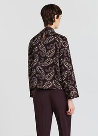 Langärmlige Bluse in Dunkelbraun mit Paisleymuster, mit einem Schlüsselloch-Ausschnitt am Rücken, aus glattem Stoff mit entspanntem Schnitt.