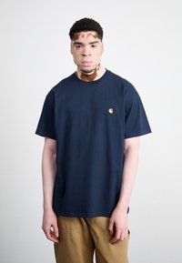 Carhartt WIP CHASE - Basic T-shirt - mizar/gold