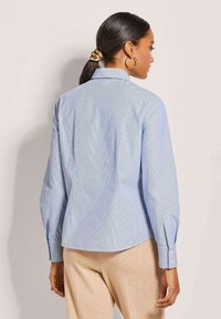 Blue and white striped shirt with a collar and long sleeves, featuring buttoned cuffs and a classic fit. Smooth, lightweight fabric.