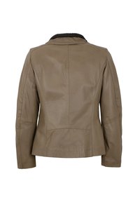 Tanfarbene Lederjacke mit taillierter Passform, Reverskragen und langen Ärmeln. Nahtdetails verlaufen entlang des Rückens und der Seiten.