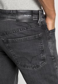 Pepe Jeans HATCH - Calças de ganga justas - grey denim