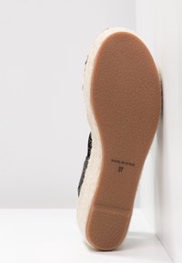 Vidorreta Sandały na obcasie